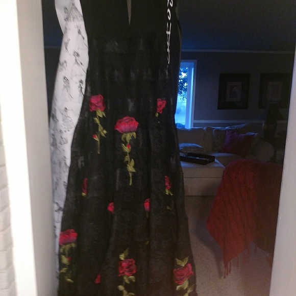 Sherri Hill Prom Dress - Picture 3 of 8